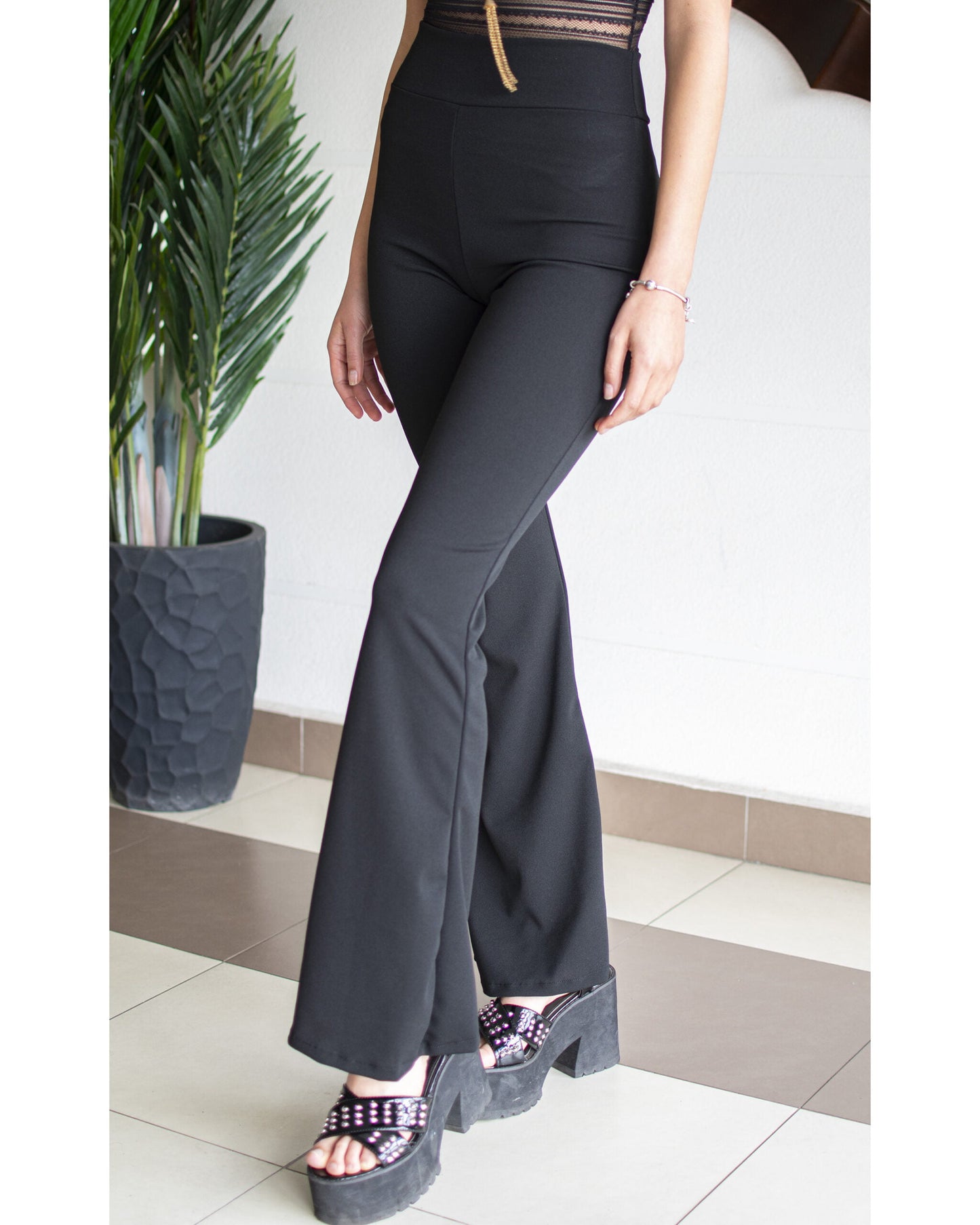 Flare Capri Negro