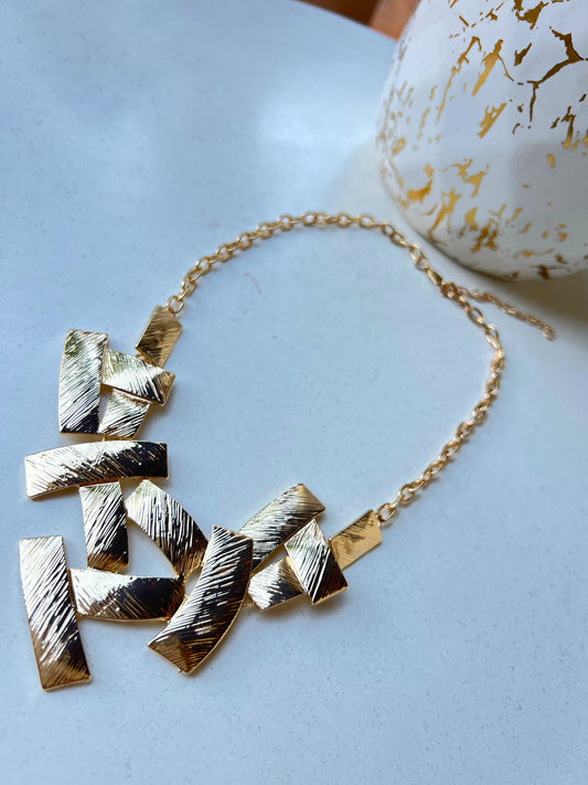 Collar Geométrico Dorado